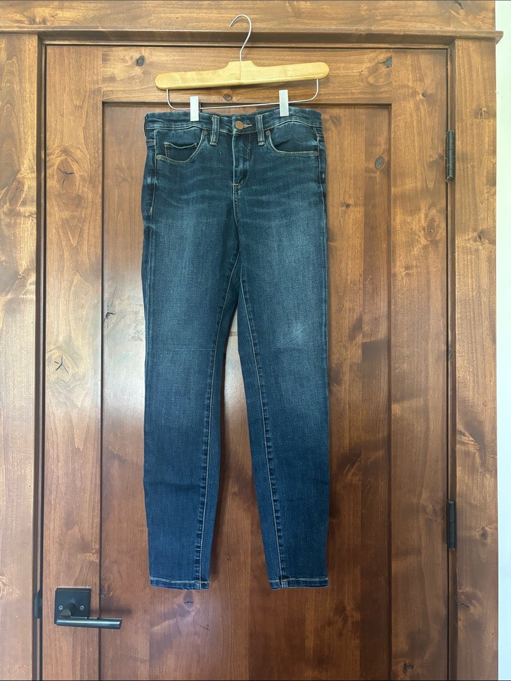 BLANK NYC size 27 mid rise skinny jeans